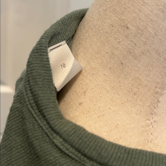 Hold Tight Straight Hem Cropped T-Shirt - Picture 6 of 7